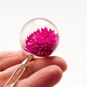 Naszyjnik z żywicy artystyczny ręcznie robiony z prawdziwym różowym kwiatem 2