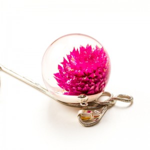 Naszyjnik z żywicy z prawdziwym różowym kwiatem