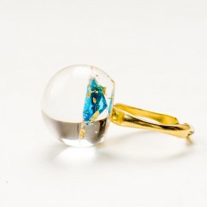 Artystyczny pierścionek pozłacany z turkusową cyrkonią w kształcie diamentu