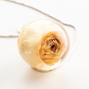 Biżuteria artystyczna z herbacianą różą.