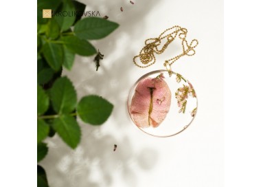 Biżuteria artystyczna rękodzieło z kwiatem od jubilera.