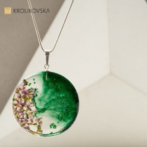 Zielony naszyjnik artystyczny na prezent na srebrnym łańcuszku próby 925 z żywicy z prawdziwymi różowymi wrzosami 1