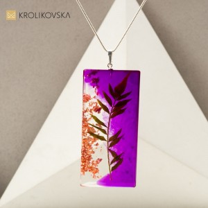 Fioletowy prostokątny naszyjnik artystyczny z prawdziwą paprotką