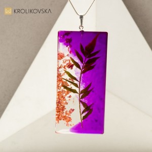 Fioletowy prostokątny naszyjnik artystyczny z prawdziwą paprotką