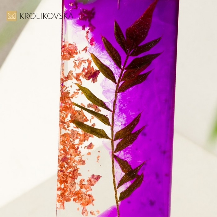 Fioletowy prostokątny naszyjnik artystyczny z prawdziwą paprotką