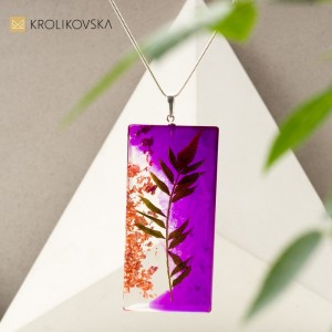 Fioletowy prostokątny naszyjnik artystyczny z prawdziwą paprotką