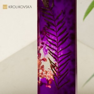 Fioletowy naszyjnik handmade z prawdziwą roślinką 1