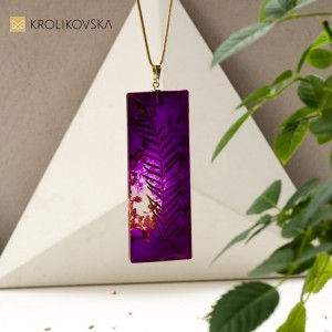 Fioletowy naszyjnik handmade z prawdziwą roślinką