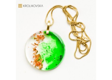 Nowoczesna biżuteria, zielony naszyjnik.