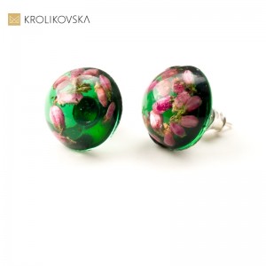 Kolczyki sztyfty srebrne zielone z kwiatami wrzosu.