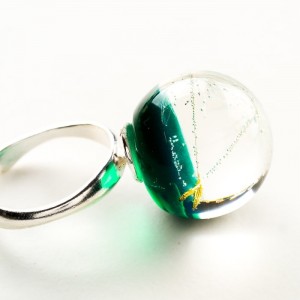 Pierścionek ręcznie robiony z zielonym oczkiem regulowany z prawdziwym dmuchawcem 3