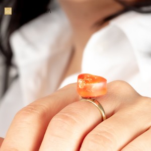 Pomarańczowy pierścionek serduszko, regulowany.