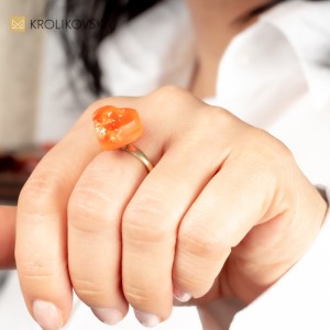 Pomarańczowy pierścionek serduszko, regulowany.