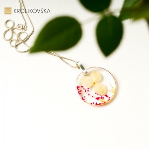 Wyjątkowa kolekcja biżuterii- naszyjnik kwiatowy.