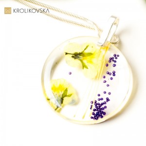 Biżuteria do brązowych stylizacji- elegancki naszyjnik.