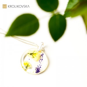 Biżuteria do brązowych stylizacji- elegancki naszyjnik.