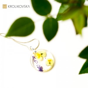 Biżuteria do brązowych stylizacji- elegancki naszyjnik.