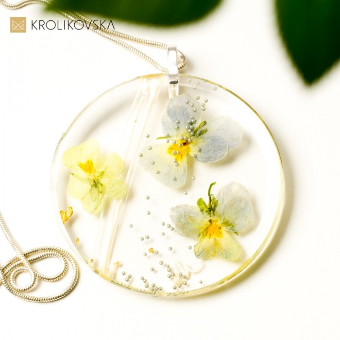 Naszyjnik srebrny z prawdziwymi bratkami.