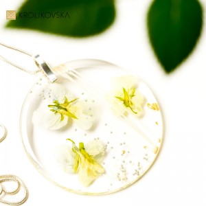 Naszyjnik srebrny z prawdziwymi bratkami.