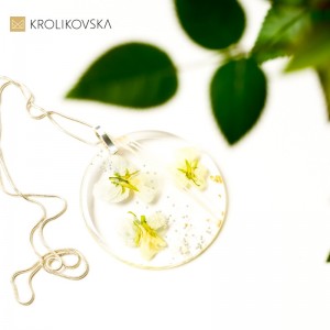 Naszyjnik srebrny z prawdziwymi bratkami.