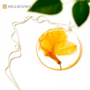 Elegancki prezent na czterdzieste urodziny dla niej.