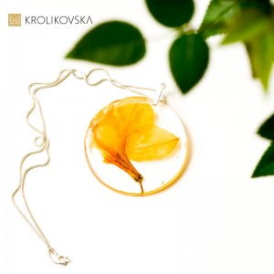 Elegancki prezent na czterdzieste urodziny dla niej.