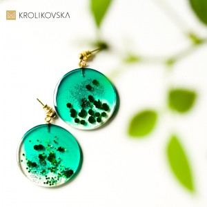 Prezent długie zielone kolczyki do sukienki.