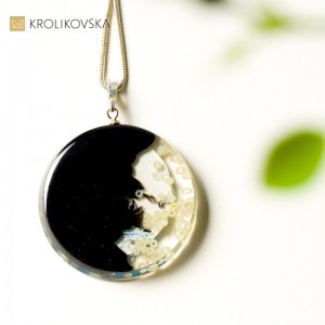 Unikatowy naszyjnik, elegancki naszyjnik z grafiką.