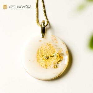 Unikatowy naszyjnik z żywicy.