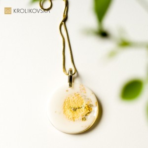 Unikatowy naszyjnik z żywicy.