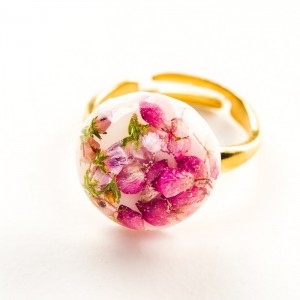 Pierścionek srebrny ślubny różowy z prawdziwymi drobniutkimi kwiatuszkami wrzosu