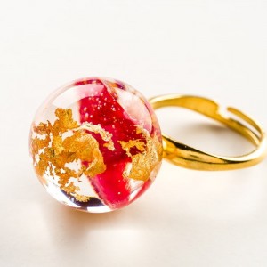 Pierścionek artystyczny pozłacany złoto-czerwony z czerwonymi płatkami róży  155