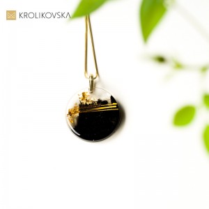 Modny naszyjnik czarno złoty.