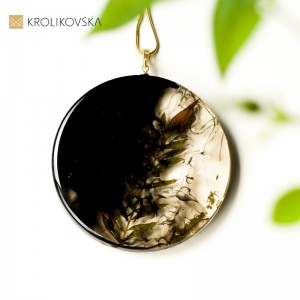 Naszyjnik złoty z zawieszką.