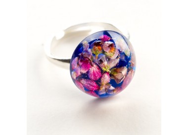 Pierścionek hand made  chabrowy z prawdziwymi kwiatami wrzosu zatopionymi w żywicy 1