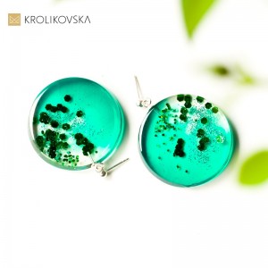 Kolczyki zielone, duże koła na wkrętkach.