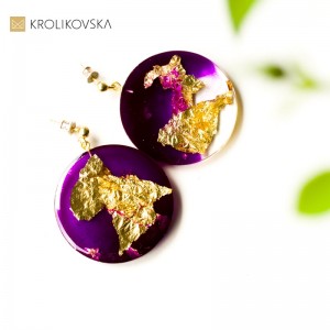 Kolczyki fioletowe, duże koła na wkrętkach.