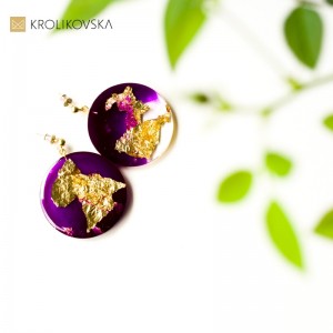 Kolczyki fioletowe, duże koła na wkrętkach.