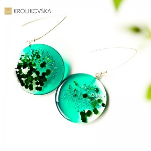 Prezent zielone srebrne kolczyki koła.