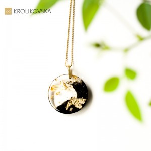 Wisior złoty duży, elegancki naszyjnik.