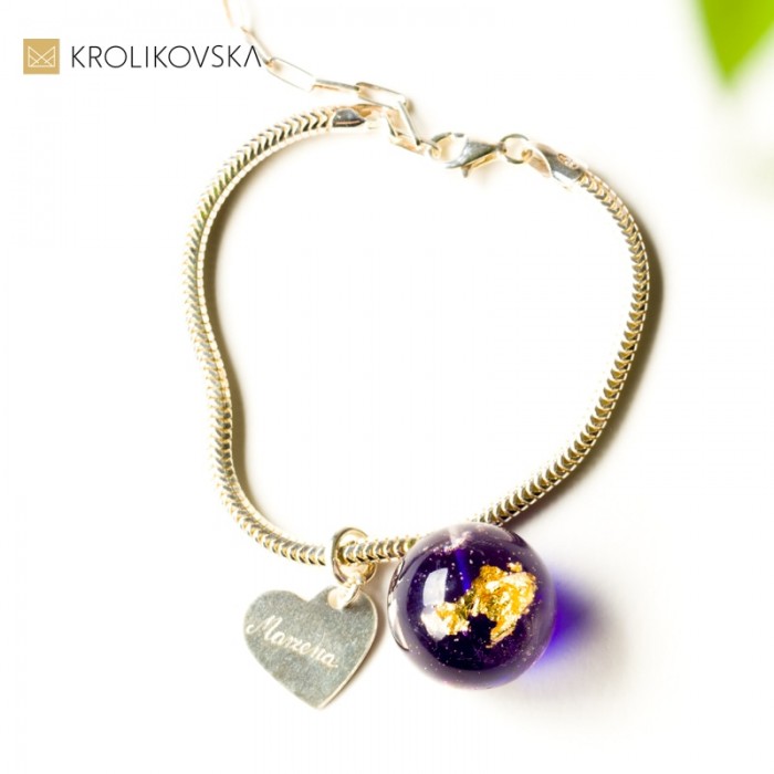 Bransoletka srebrna damska z zawieszkami fioletowymi.