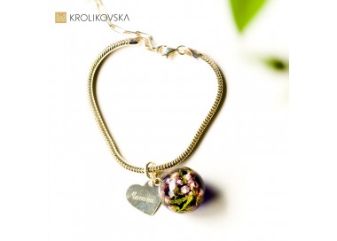 Eleganckie bransoletki damskie z kwiatowymi zawieszkami.