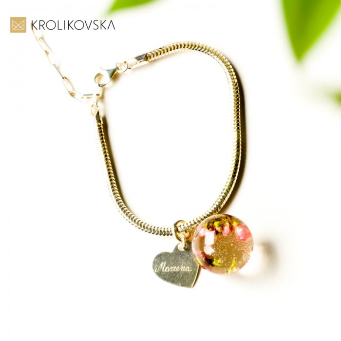 Bransoletka srebrna damska z zawieszkami.