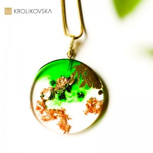 Delikatny naszyjnik pozłacany dla niej.