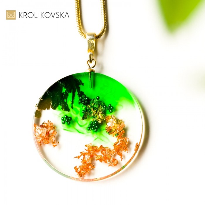 Delikatny naszyjnik pozłacany dla niej.