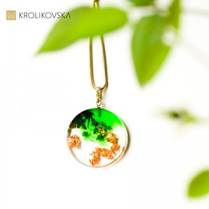 Delikatny naszyjnik pozłacany dla niej.