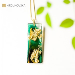 Biżuteria do eleganckiej sukienki.