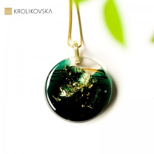 Biżuteria do sukni wieczorowej.