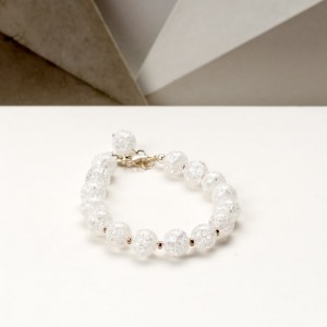 Bransoletka artystyczna damska srebrna z białych koralików kryształów górskich