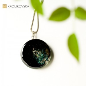 Modna biżuteria na prezent świąteczny dla niej.